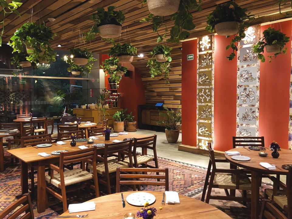 Interior del restaurante Cascabel